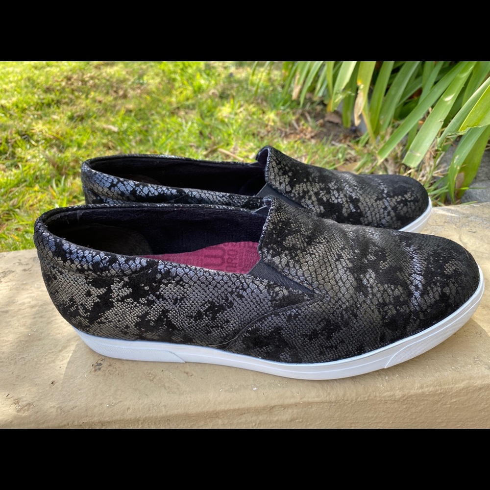 Munro LuLu Black Snake Print Sneaker 10.5 WW